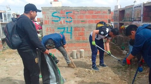 Operativo de limpieza en cementerios de El Alto recoge más de 11.500 toneladas de residuos