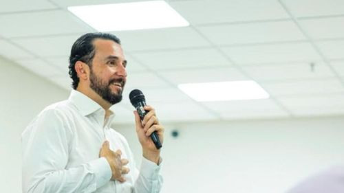 Velasco anuncia mayor abastecimiento de combustibles en Santa Cruz