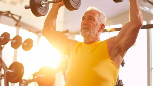 Fortalecer músculos después de los 40 es posible con entrenamiento, nutrición y descanso