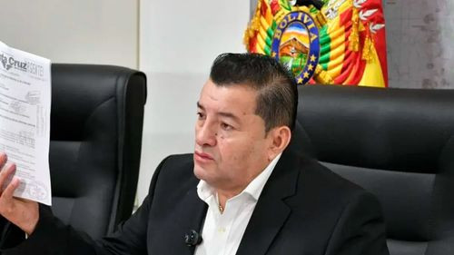 Jhonny afirma que no puede pagar sueldos de salud sin aval del Ministerio
