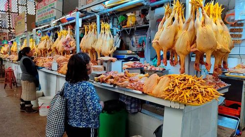 El pollo sube en Santa Cruz y podría llegar a Bs 26