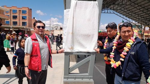 Eva Copa entrega tinglado en Unidad Educativa Atipiris de El Alto