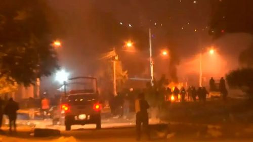 Policía y militares despejan intento de bloqueo en Vinto y aprehenden a 14 personas