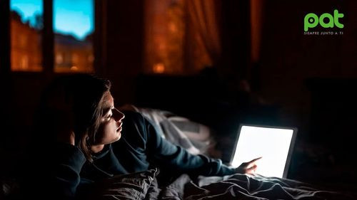 Pantallas afectan el sueño y aumentan la depresión en adolescentes