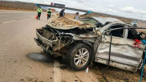 Trágico vuelco de vagoneta en La Paz–Oruro deja tres muertos y tres heridos