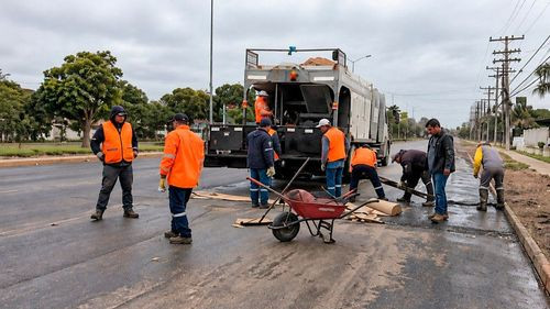 Cierran un carril de la avenida Cristo Redentor por trabajos de micropavimentación