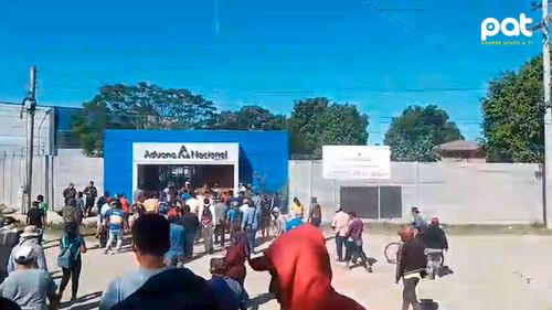 Bagalleros y Comerciantes Informales de Yacuiba Ingresan a Recintos de la Aduana Nacional