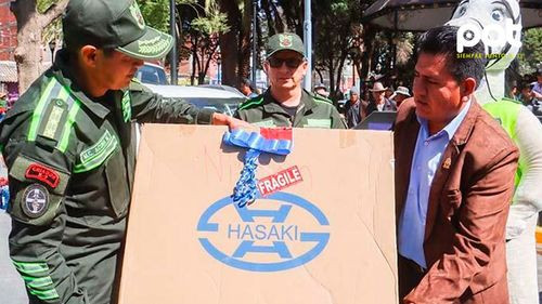 Alcalde de Sacaba entrega vehículo y equipamiento para seguridad ciudadana