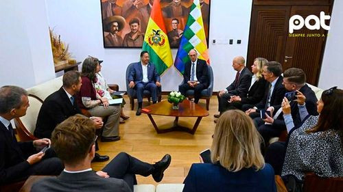 Arce garantiza transición democrática y recibe misiones de observación electoral de la O.E.A. y la U.E.