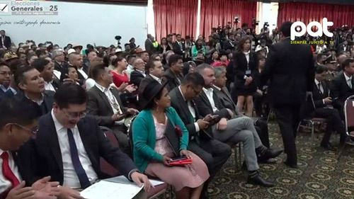 Asambleístas electos reciben sus credenciales y prometen una nueva etapa sin peleas en el parlamento Asambleístas electos reciben sus credenciales y prometen una nueva etapa sin peleas en el parlamento