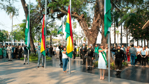 Autoridades departamentales rinden homenaje a Santa Cruz, en sus 213° aniversario de gesta libertaria