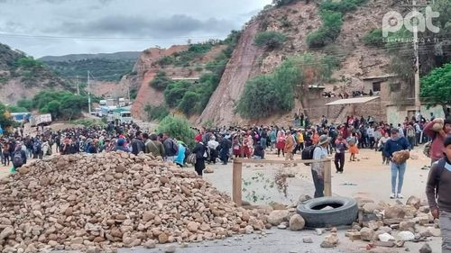 Bloqueo en carretera Cochabamba-Oruro por prórroga de magistrados por sectores Evistas 