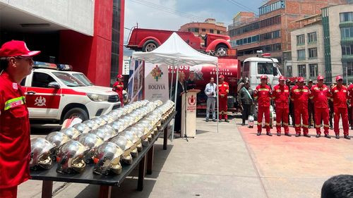  Bomberos de Antofagasta La Paz reciben donación de cascos de la Embajada Francesa