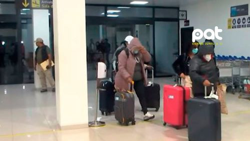 Canciller  Sosa sugiere que familias fueron engañadas en caso de bolivianos deportados desde Europa