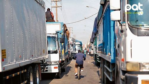 Choferes ratifican paro nacional indefinido con bloqueos por escasez de diésel
