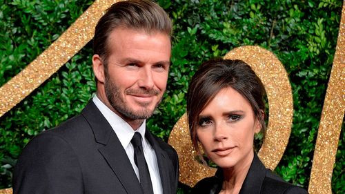 David Beckham se burla de las afirmaciones de clase trabajadora de su esposa Victoria durante un almuerzo en el Ritz