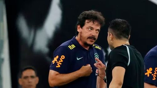 Diniz critica a la hinchada tras histórica derrota de Brasil ante Argentina en el Maracaná