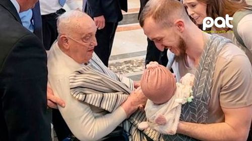 El Papa Francisco conmueve con una inesperada visita a la basílica de San Pedro en atuendo informal