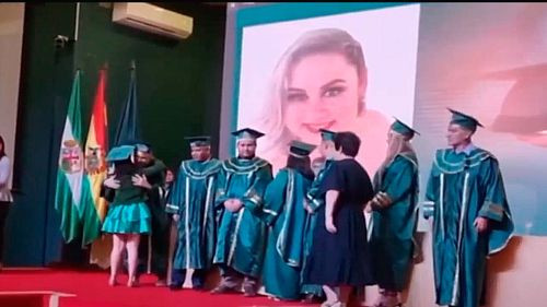 Entregan reconocimiento póstumo a joven universitaria fallecida en accidente de tránsito