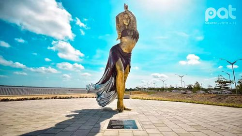  Estatua de Shakira genera controversia entre sus fans