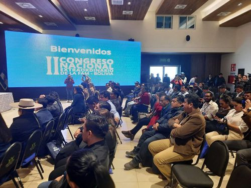 Inició el  segundo congreso  extraordinario  de la FAM - BOLVIA