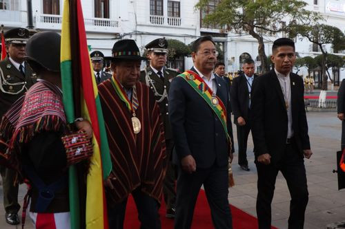 &quot;Bolivia celebra con fervor sus 198 años de independencia con rituales ancestrales y un mensaje presidencial&quot;