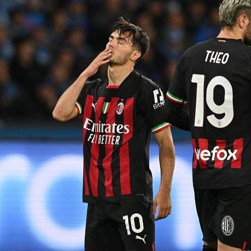 Milan sorprendió al líder