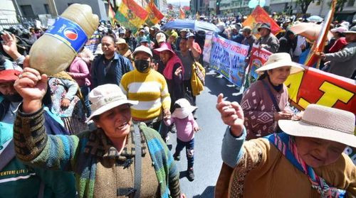 Gremiales marchan en La Paz exigiendo soluciones a la crisis económica