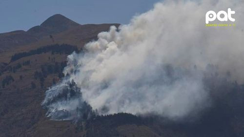 Incendio en Parque Tunari se extiende hasta Wara Wara y moviliza a bomberos y voluntarios
