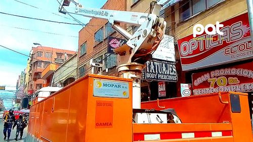 Instalan 90 lámparas LED para reforzar seguridad en barrios de El Alto