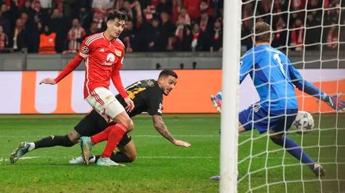 Joselu y Ceballos rescatan al Real Madrid en un partido intrascendente, Real Sociedad acaba primera de Grupo, y el Sevilla se despide de Europa