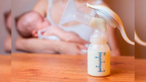 Venta de leche materna en internet: La historia de un fetiche viral