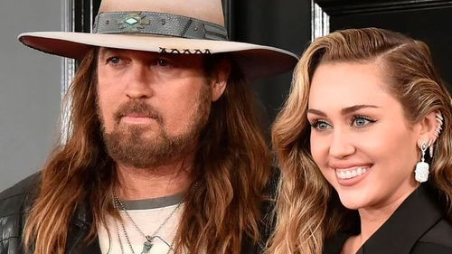 Miley Cyrus revela detalles personales en serie de Tik Tok inspirada en su nueva canción