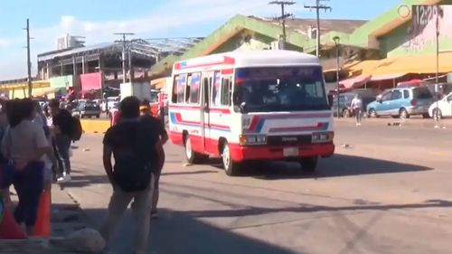 Micros reducen servicio en medio de presión por nueva tarifa