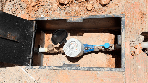 Robos masivos de medidores de agua en el barrio Villa Mercedes, zona Los Lotes