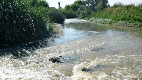 Dos jóvenes desaparecen tras ser arrastrados por remolinos en el río Isarzama