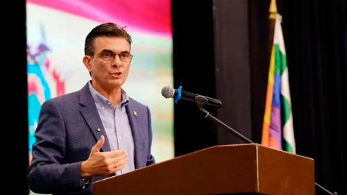 Ministro Mauricio Zamora descarta renuncia de Rodrigo Paz en medio de movilizaciones