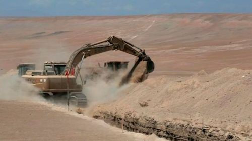 Gobierno descarta medidas y apuesta por la vía diplomática ante zanjas en la frontera con Chile