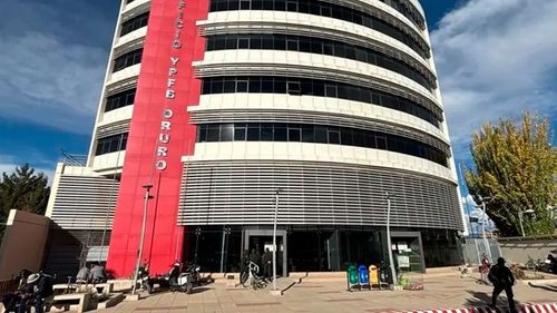 Transportistas y Gobierno retoman diálogo en Oruro tras pruebas de gasolina