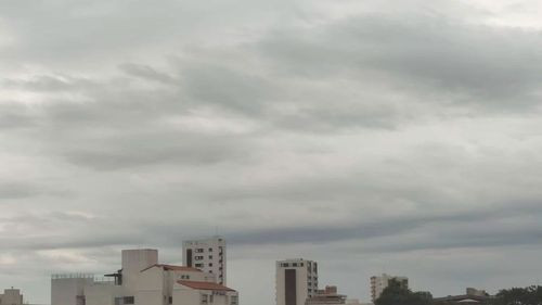 Pronostican chubascos hasta miércoles y aumento de temperaturas en Santa Cruz