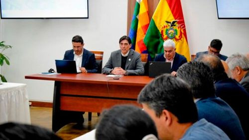 Zamora convoca al diálogo y rechaza bloqueos por su impacto en la economía