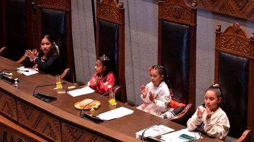 Niños ocupan curules del Senado en sesión simbólica por el Día del Niño