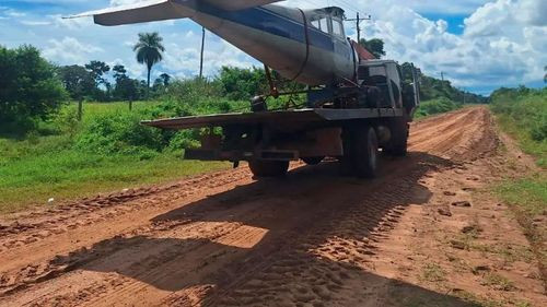 Incautan avioneta sin asientos en Cotoca e investigan posibles vínculos con actividades ilícitas