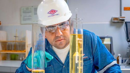 Imagen de YPFB explica origen de gomas en gasolina y anuncia medidas