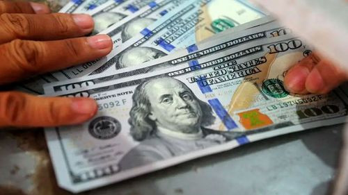 Gobierno autoriza devolución de ahorros de hasta $us 1.000 en efectivo