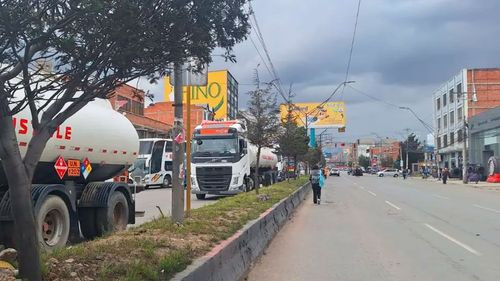 La Paz - Oruro: levantan bloqueos tras acuerdo entre YPFB y transportistas 