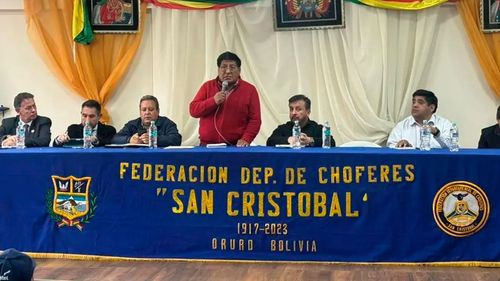 Gobierno se reúne con transportistas de Oruro en medio de paro indefinido por la gasolina