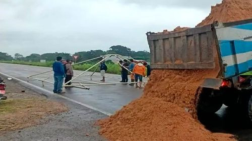 Imagen de Gobierno convoca a diálogo por bloqueo en puente de Yapacaní