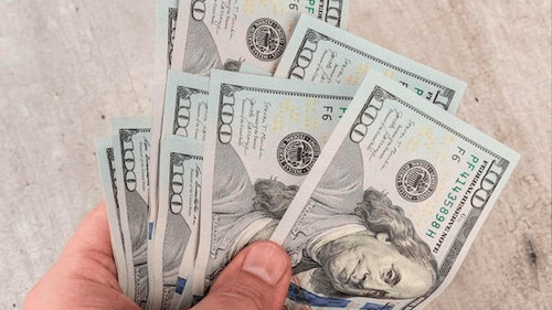 Imagen de Gobierno prevé levantar restricciones para retiros en dólares desde junio