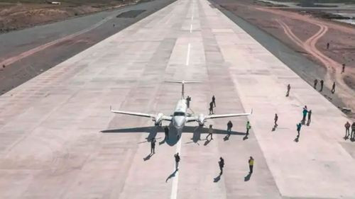 Realizan primer aterrizaje en nueva pista del aeropuerto de Potosí
